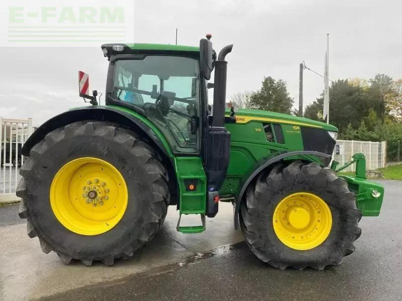 John Deere 6r 215 - Трактор: фото 3 John Deere 6r 215 - Трактор: фото 3