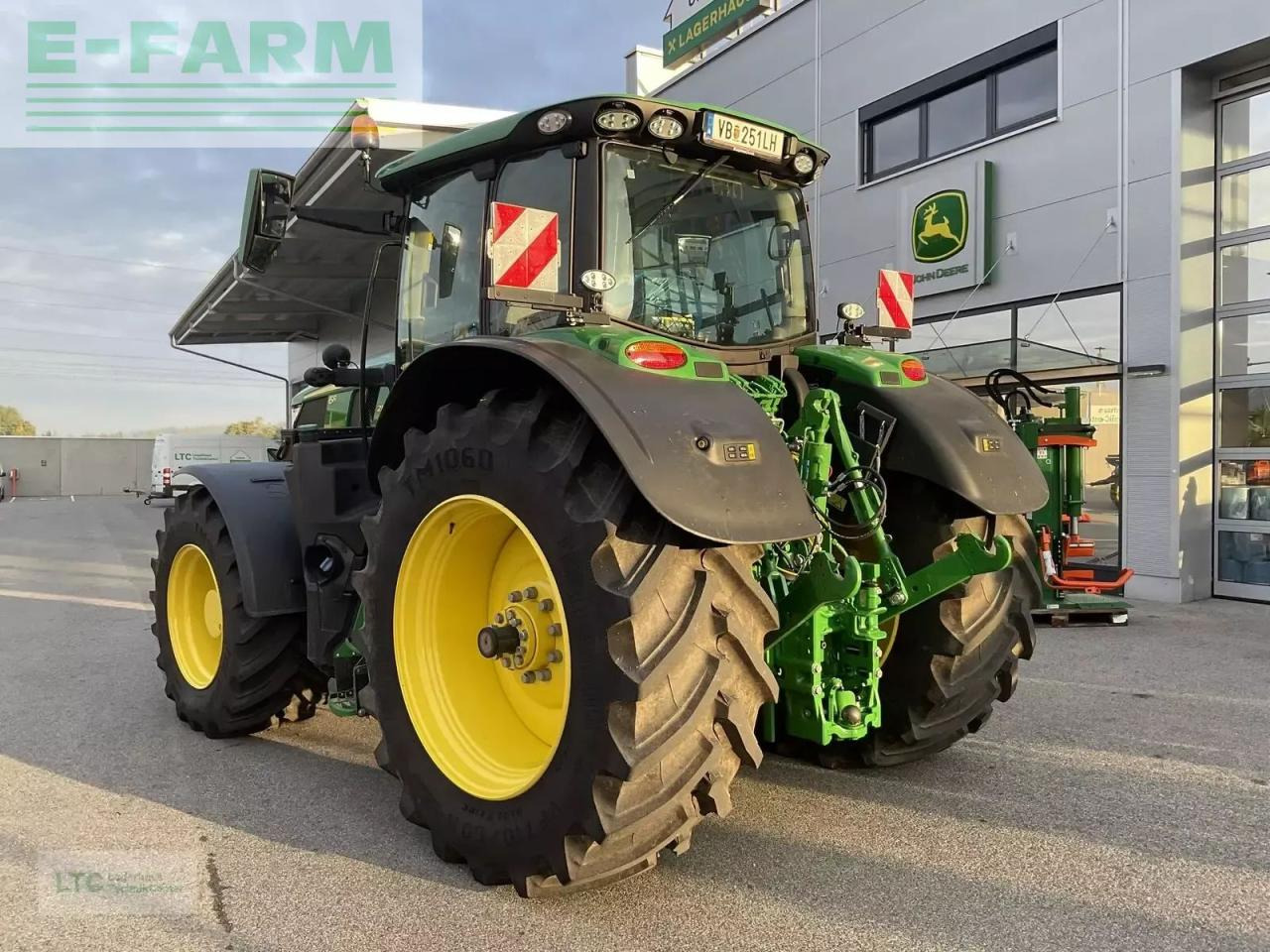 John Deere 6r 215 - Трактор: фото 4 John Deere 6r 215 - Трактор: фото 4