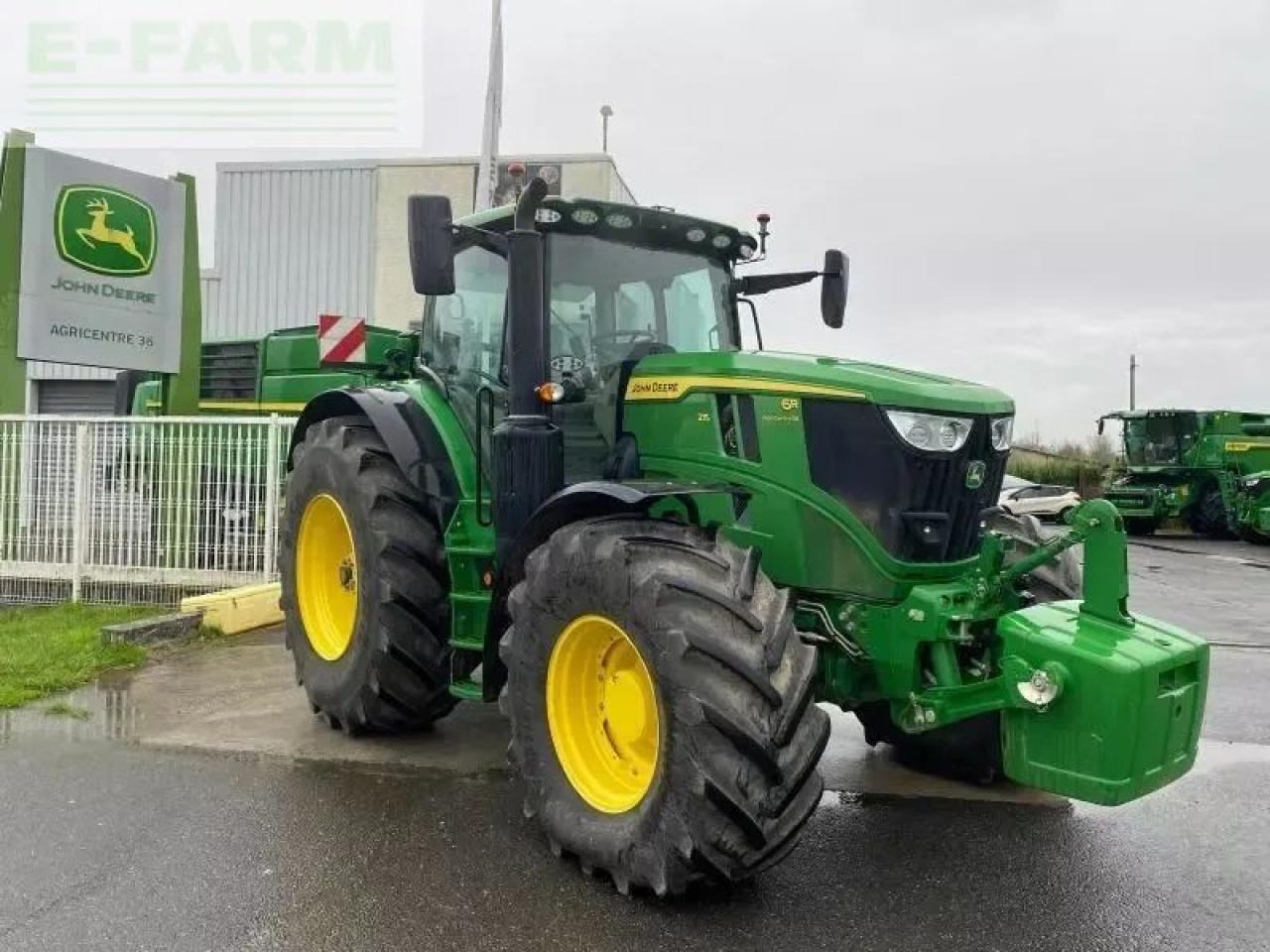 John Deere 6r 215 - Трактор: фото 2 John Deere 6r 215 - Трактор: фото 2