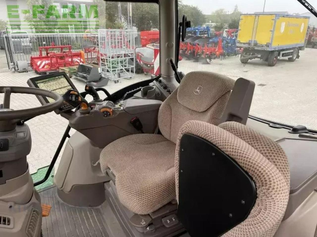 John Deere 6r 230 - Трактор: фото 2 John Deere 6r 230 - Трактор: фото 2