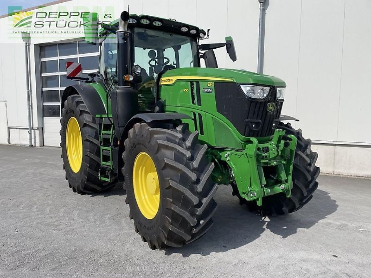 John Deere 6r 250 - Трактор: фото 5 John Deere 6r 250 - Трактор: фото 5