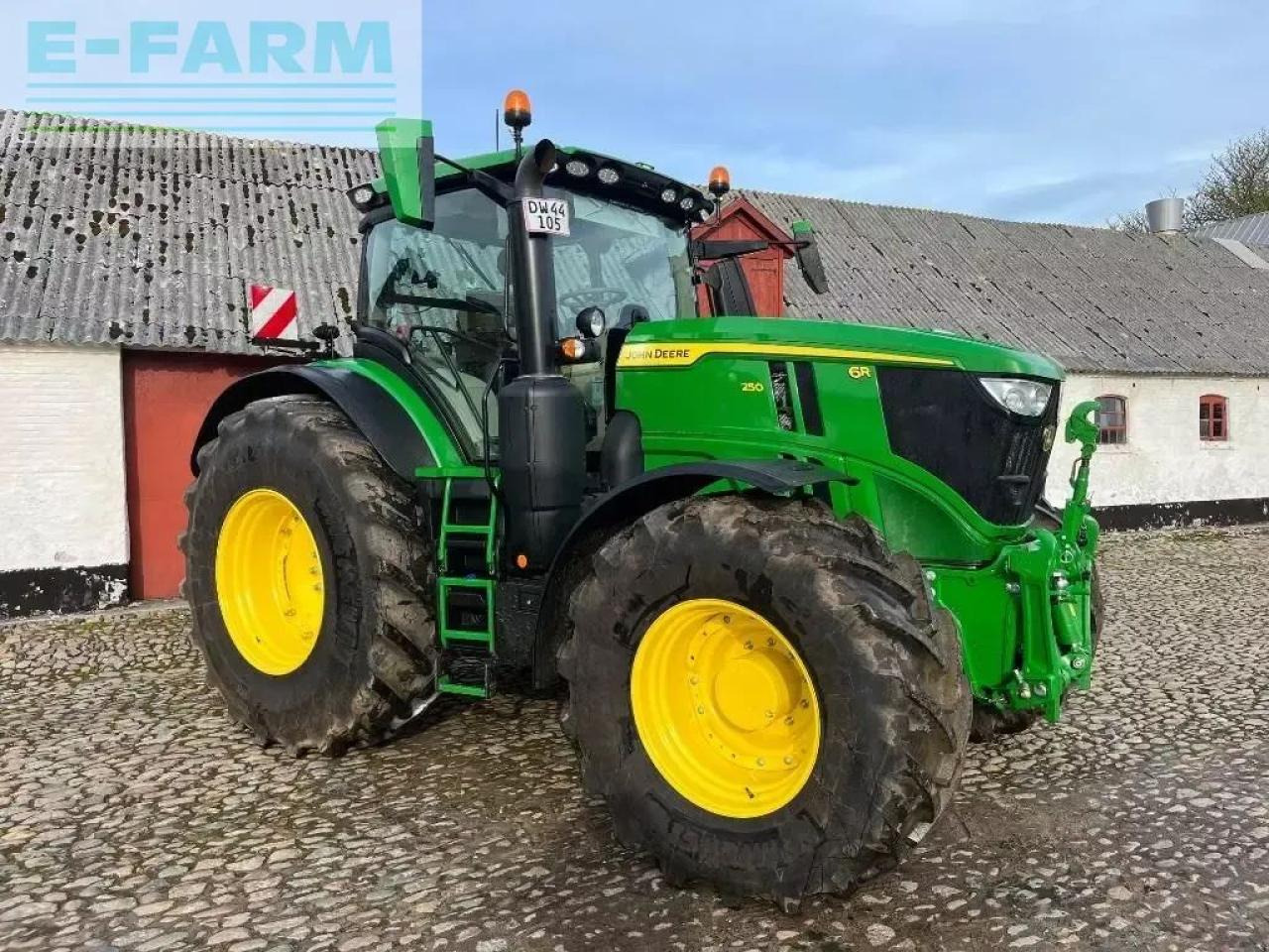 John Deere 6r 250 - Трактор: фото 1 John Deere 6r 250 - Трактор: фото 1