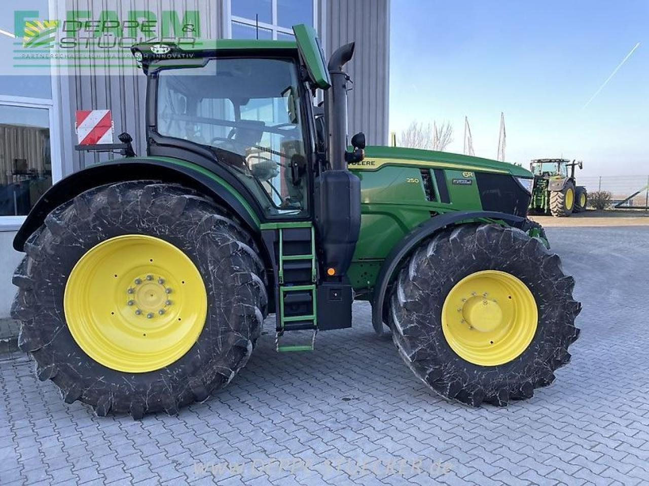 John Deere 6r 250 - Трактор: фото 3 John Deere 6r 250 - Трактор: фото 3