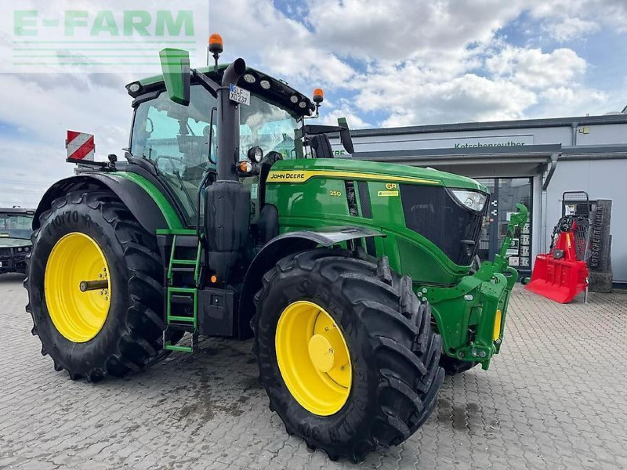 John Deere 6r 250 - Трактор: фото 1 John Deere 6r 250 - Трактор: фото 1