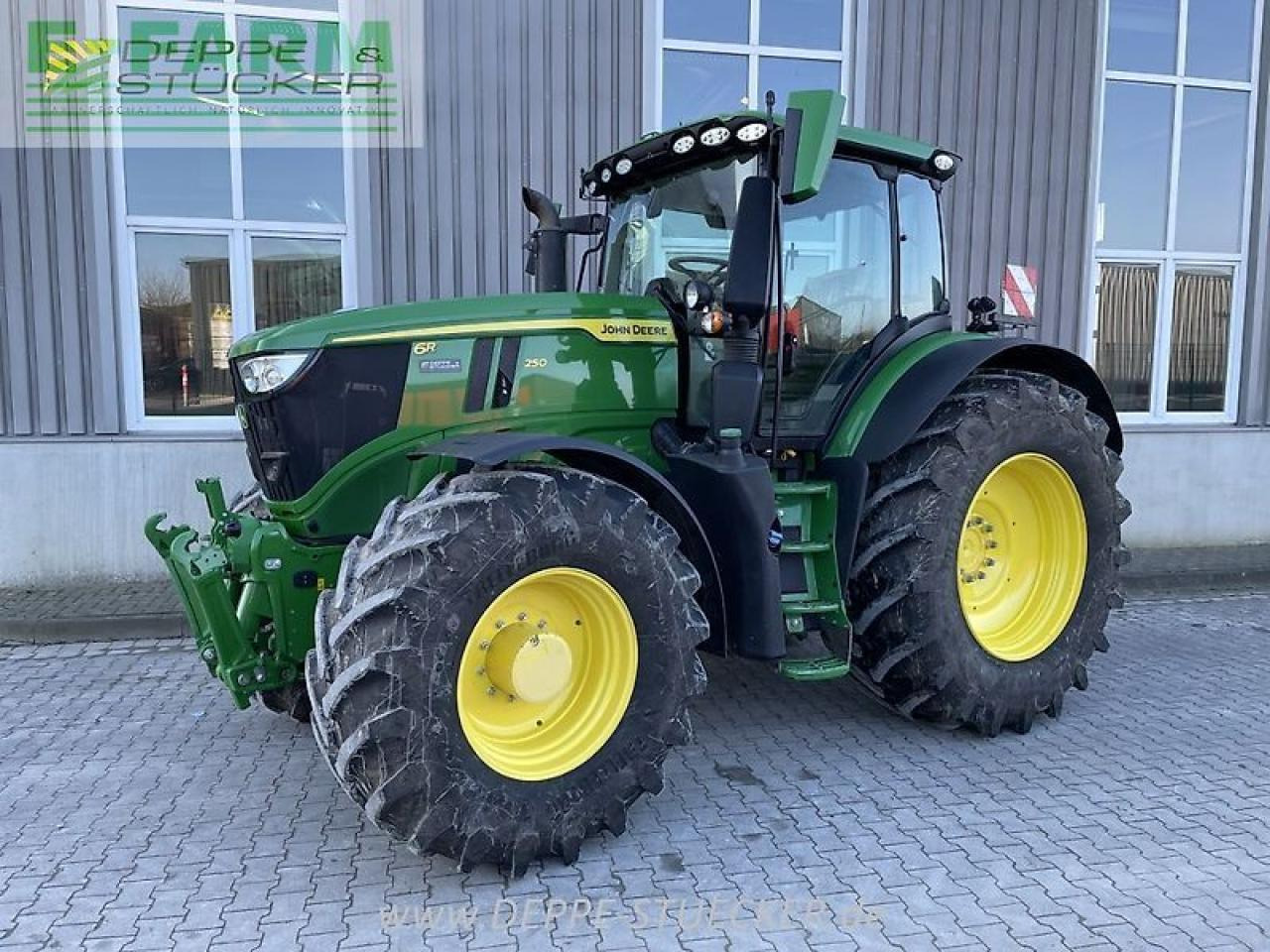 John Deere 6r 250 - Трактор: фото 1 John Deere 6r 250 - Трактор: фото 1