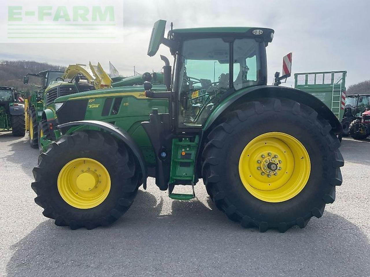 John Deere 6r215 / 6r 215 - Трактор: фото 2 John Deere 6r215 / 6r 215 - Трактор: фото 2