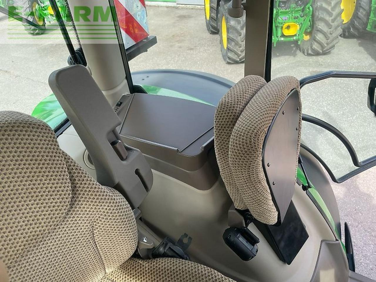 John Deere 6r215 / 6r 215 - Трактор: фото 5 John Deere 6r215 / 6r 215 - Трактор: фото 5