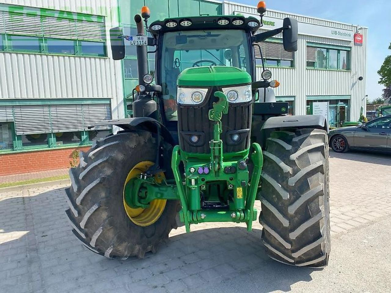 John Deere 6r215 - Трактор: фото 5 John Deere 6r215 - Трактор: фото 5