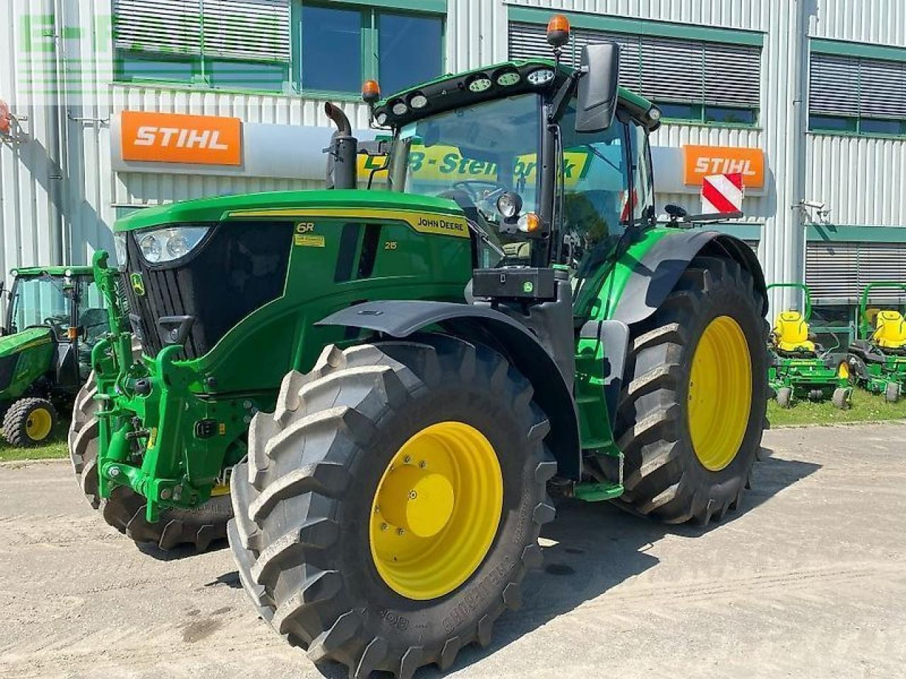 John Deere 6r215 - Трактор: фото 1 John Deere 6r215 - Трактор: фото 1
