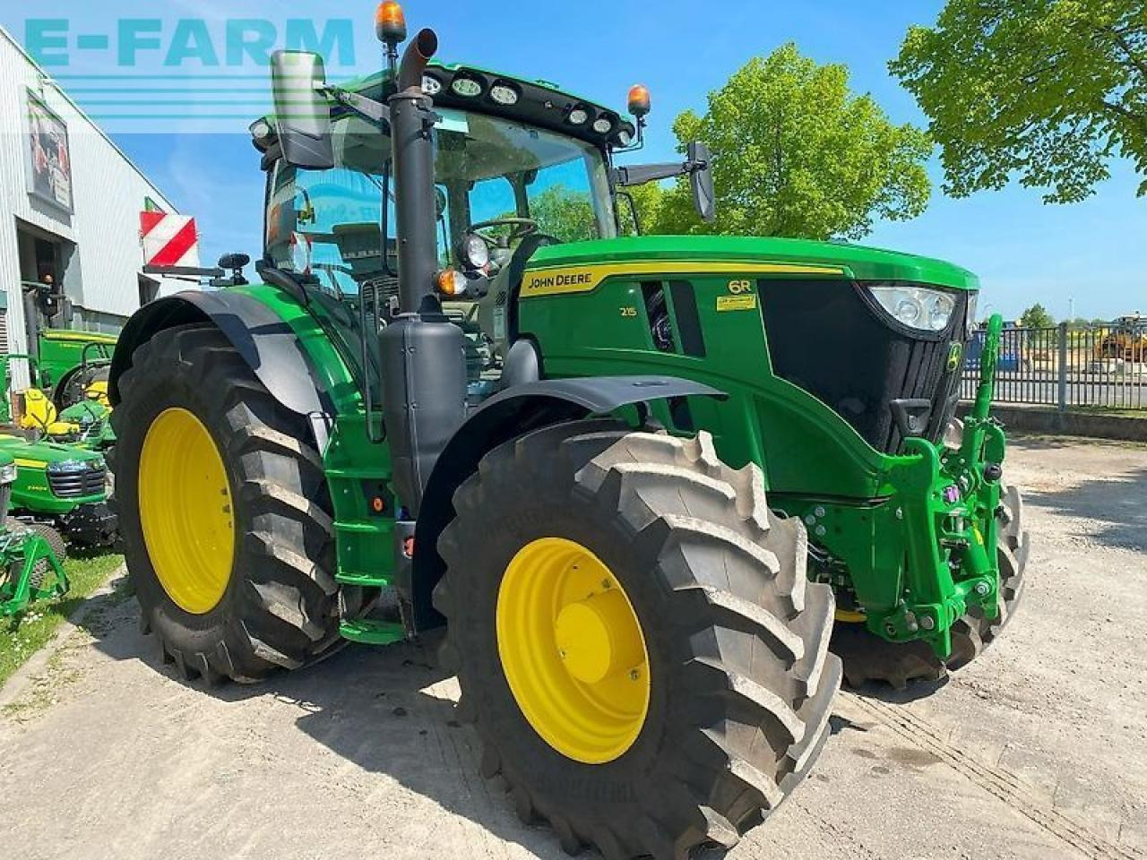 John Deere 6r215 - Трактор: фото 2 John Deere 6r215 - Трактор: фото 2