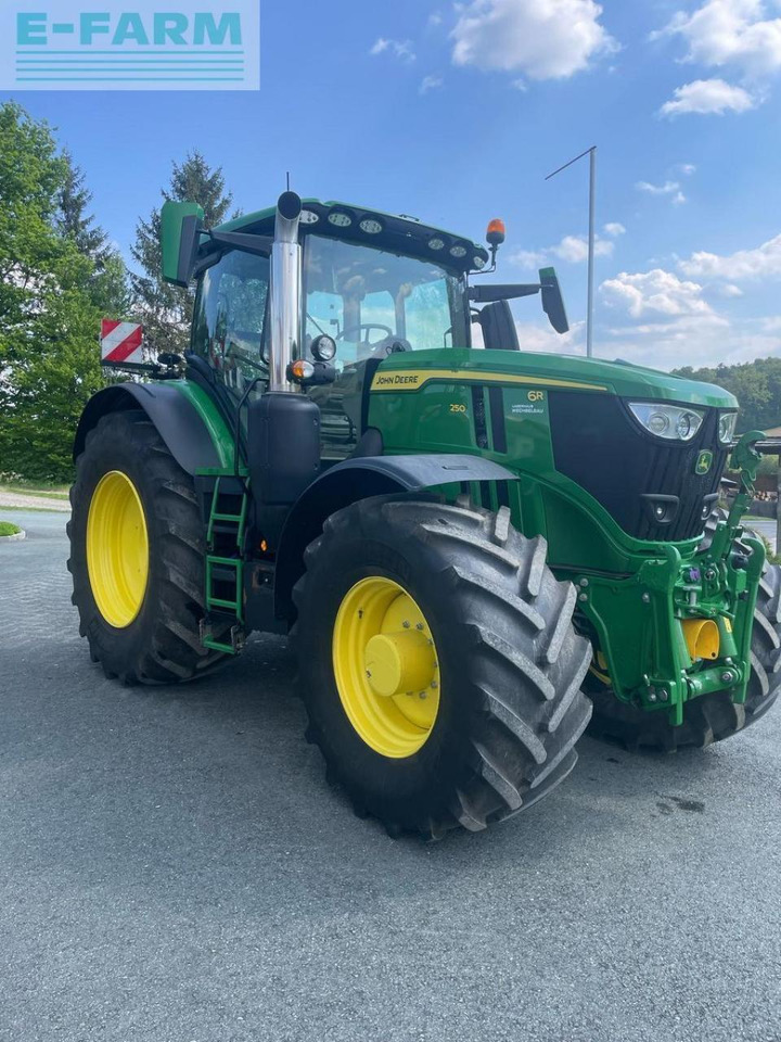 John Deere 6r250 - Трактор: фото 2 John Deere 6r250 - Трактор: фото 2
