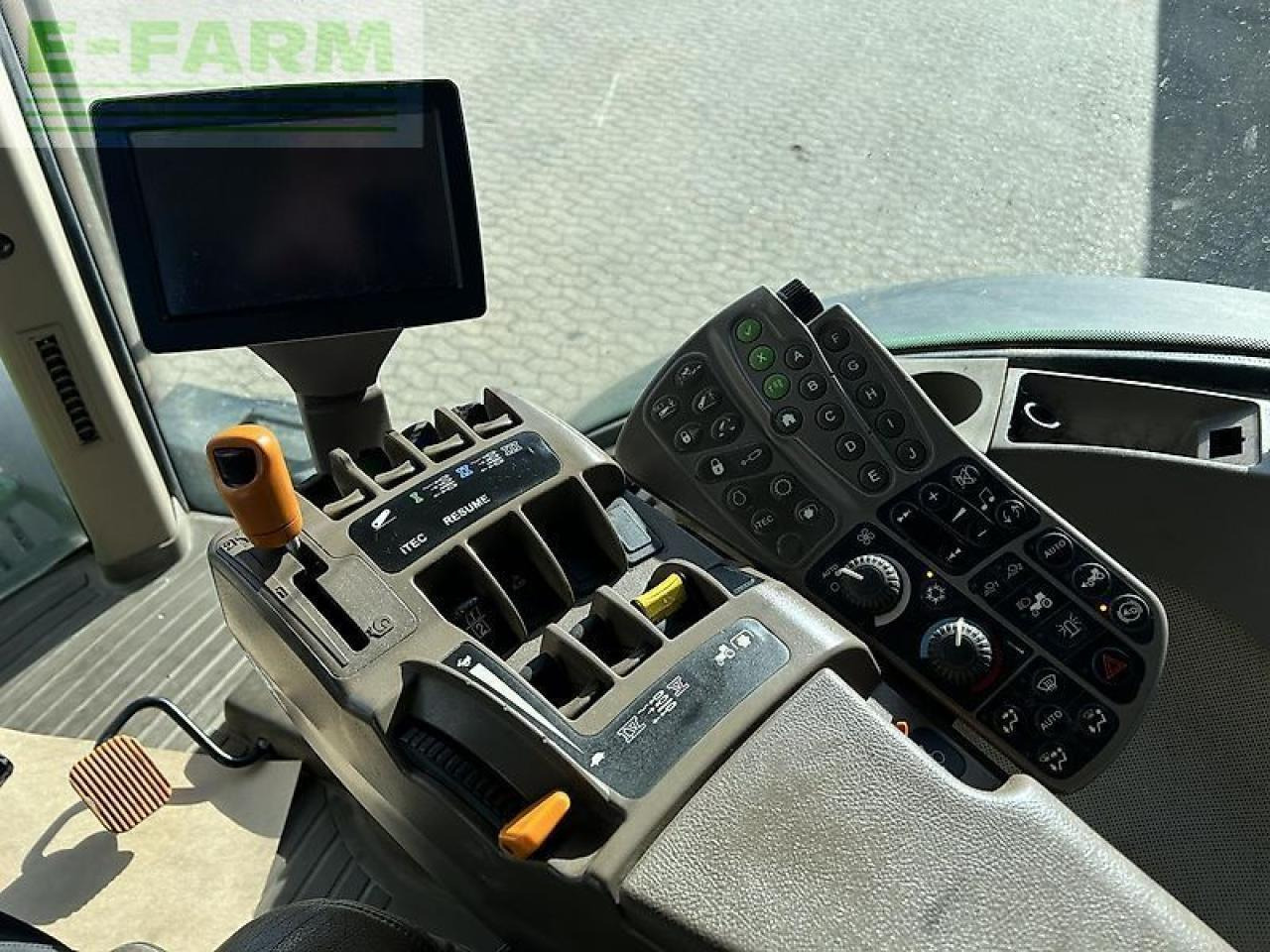 John Deere 7230r - Трактор: фото 3 John Deere 7230r - Трактор: фото 3
