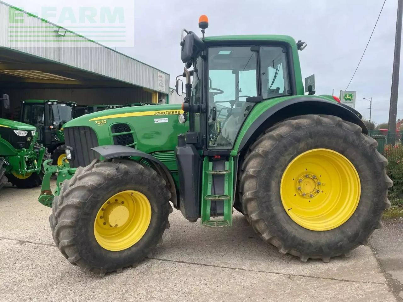 John Deere 7530premium - Трактор: фото 2 John Deere 7530premium - Трактор: фото 2