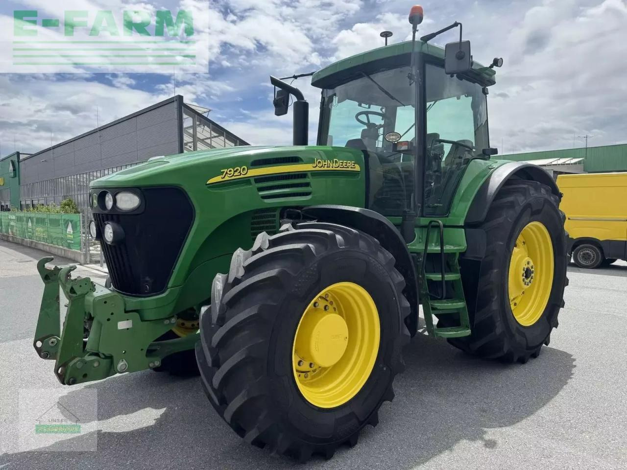 John Deere 7920 - Трактор: фото 1 John Deere 7920 - Трактор: фото 1