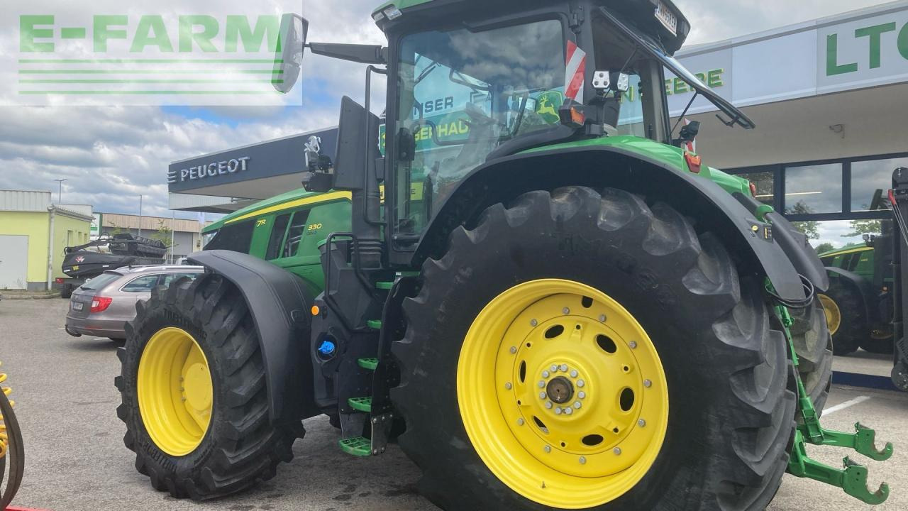 John Deere 7R 330 - Трактор: фото 2 John Deere 7R 330 - Трактор: фото 2