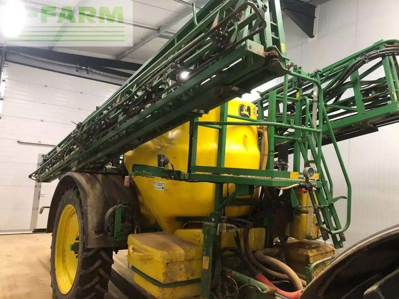 John Deere 832 - Прицепной опрыскиватель: фото 1 John Deere 832 - Прицепной опрыскиватель: фото 1