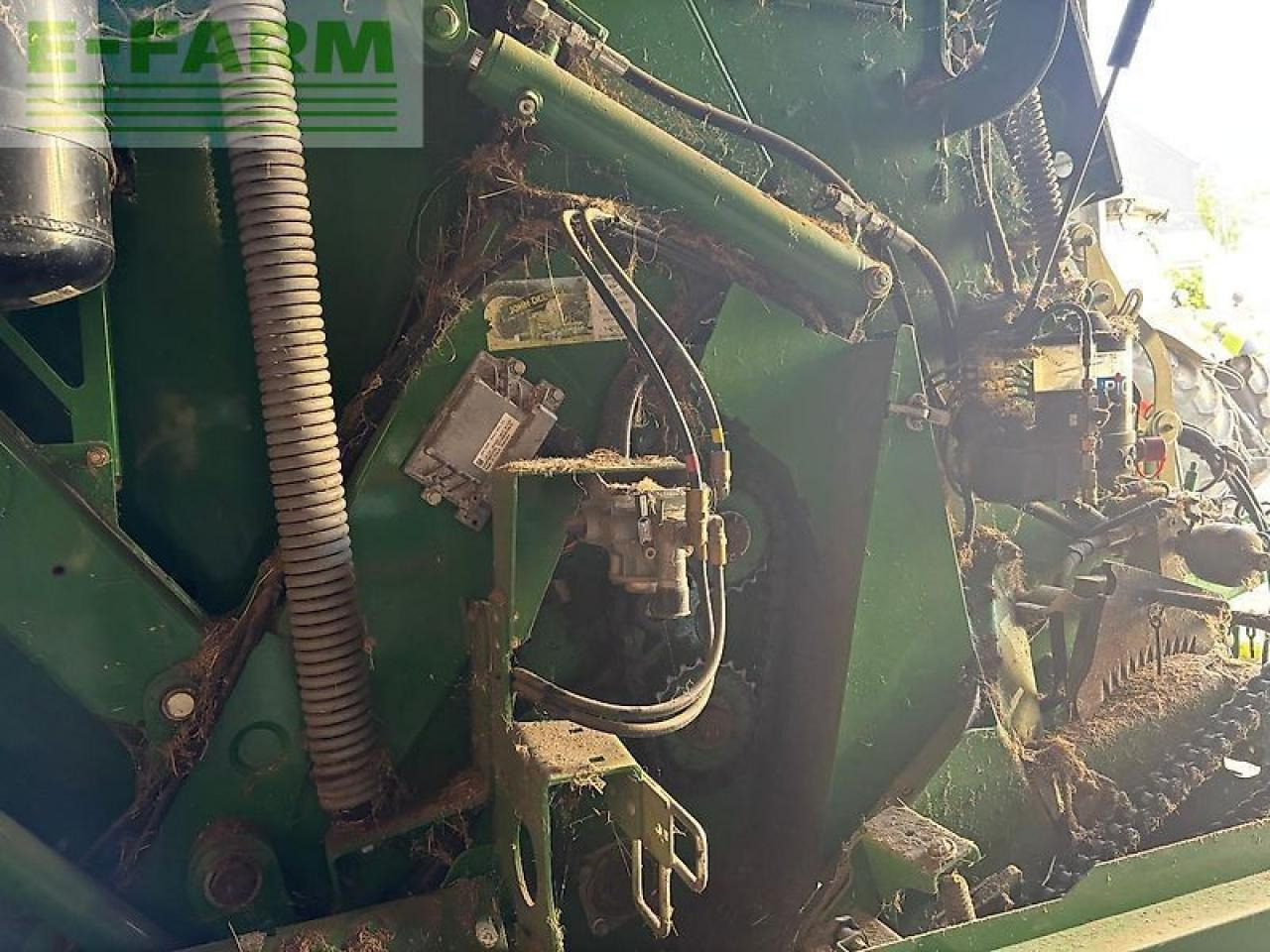 Пресс-подборщик тюковый John Deere 960: фото 13