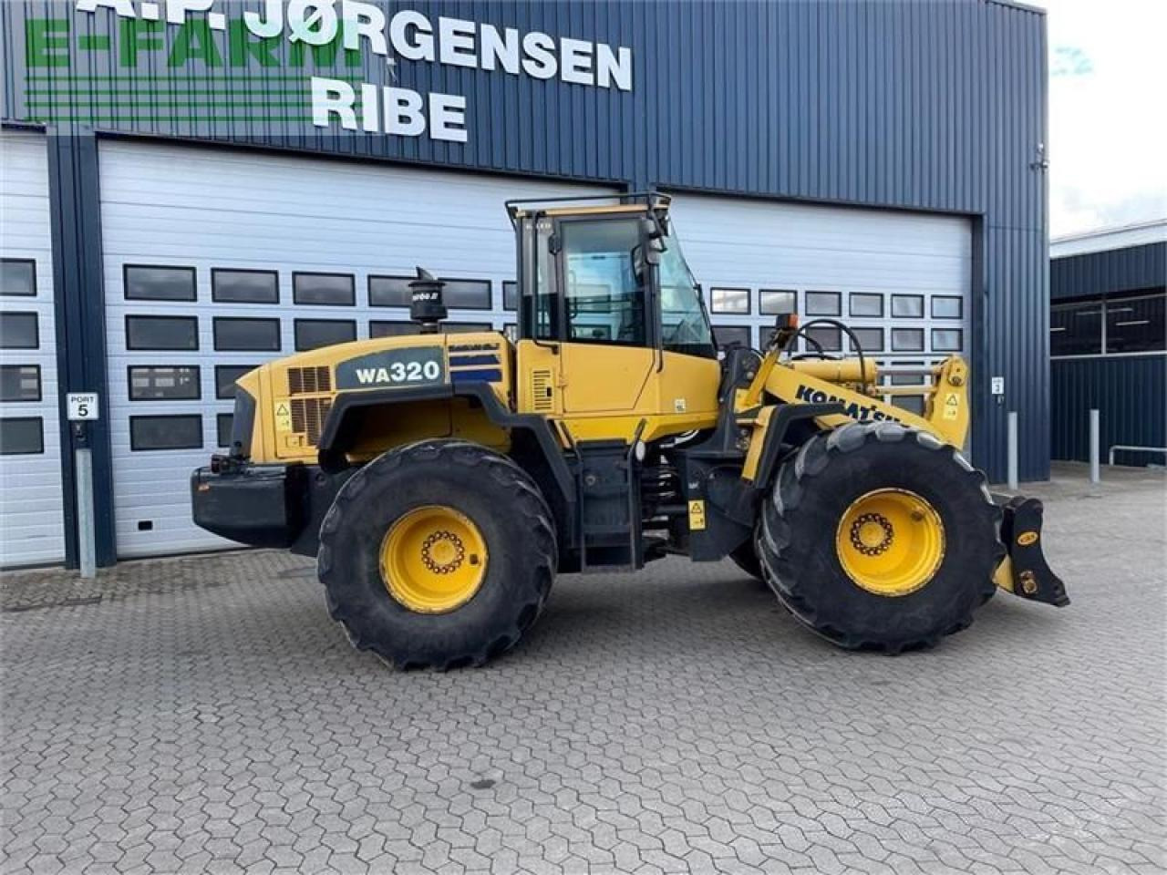 Komatsu wa320-5 - Мини-экскаватор: фото 3 Komatsu wa320-5 - Мини-экскаватор: фото 3