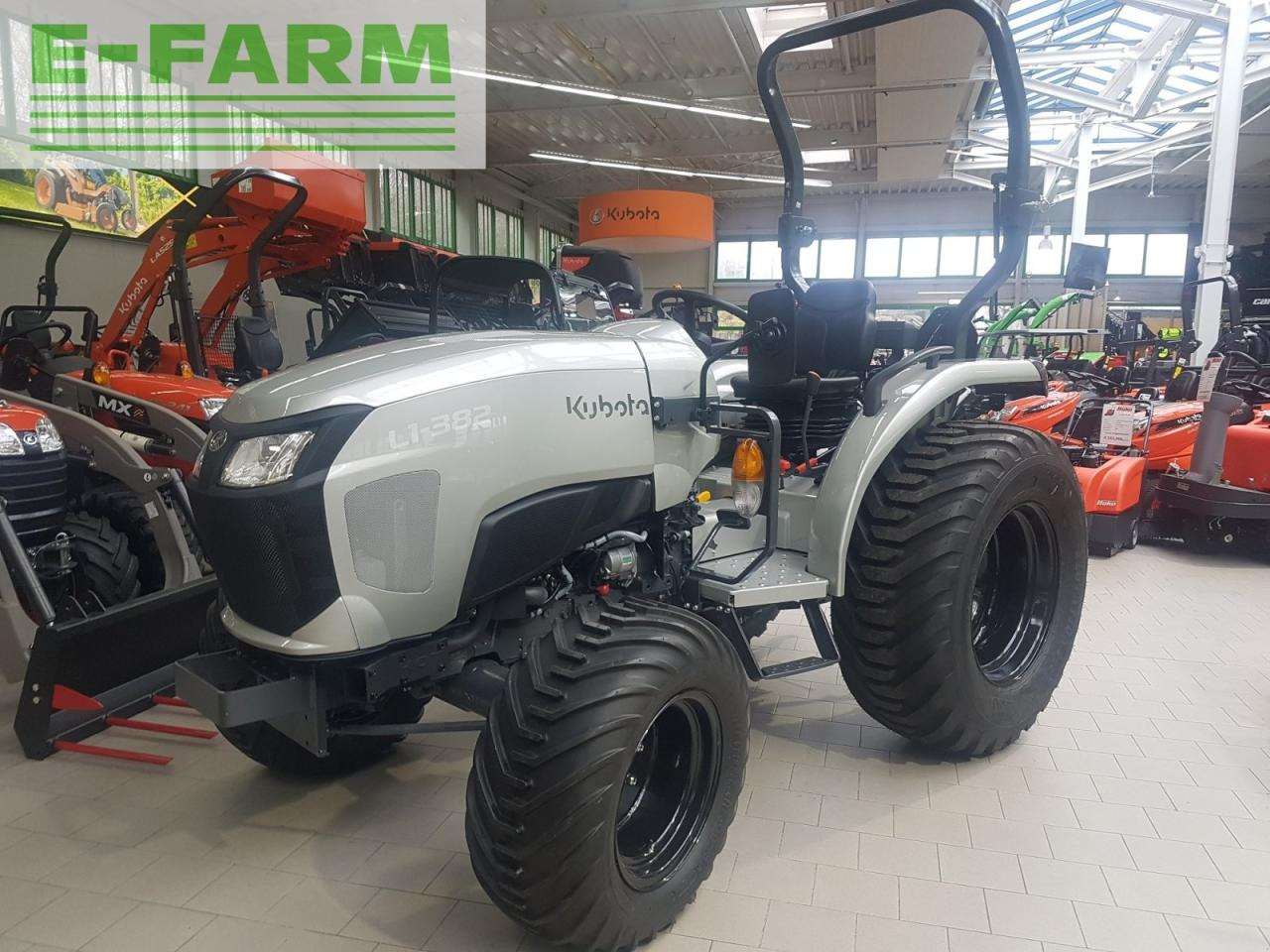 Kubota l1-382 ab 0,99% - Трактор: фото 1 Kubota l1-382 ab 0,99% - Трактор: фото 1