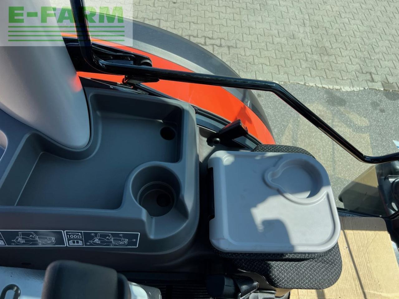 Kubota m6132 - Трактор: фото 4 Kubota m6132 - Трактор: фото 4