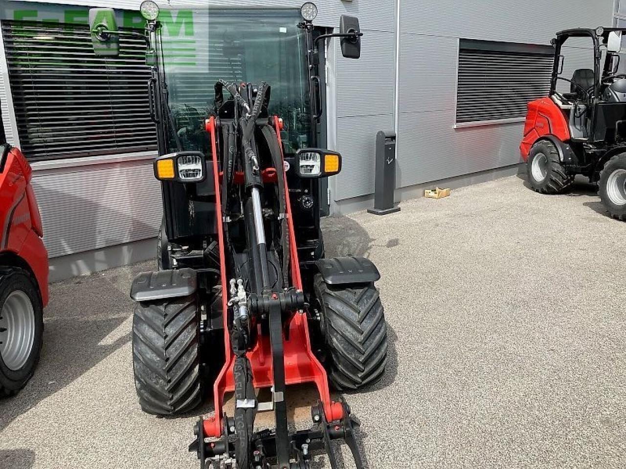 Manitou mla2-25 - Компактный фронтальный погрузчик: фото 3 Manitou mla2-25 - Компактный фронтальный погрузчик: фото 3