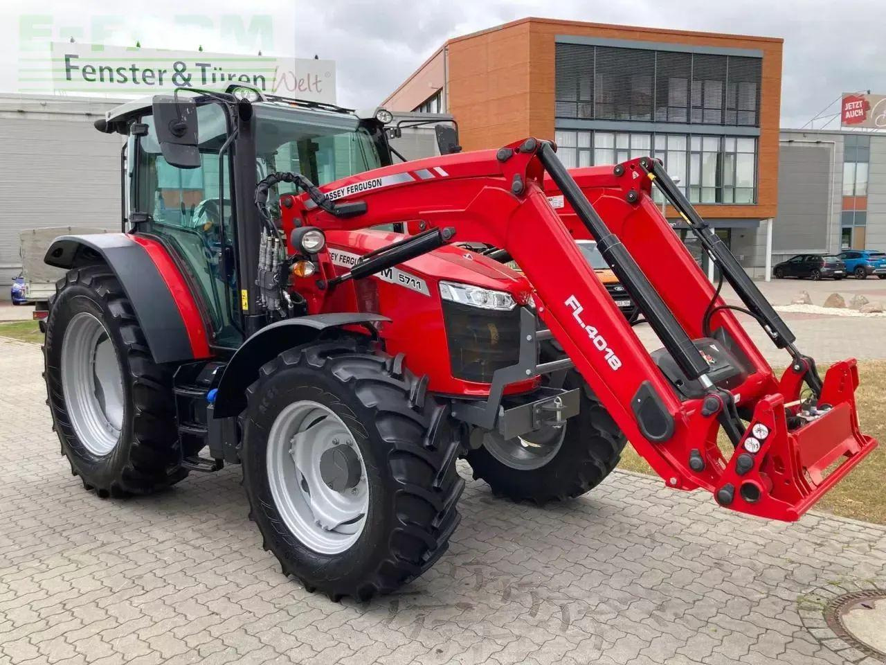 Massey Ferguson 5711m dyna 4 neue lagermaschine - Трактор: фото 3 Massey Ferguson 5711m dyna 4 neue lagermaschine - Трактор: фото 3