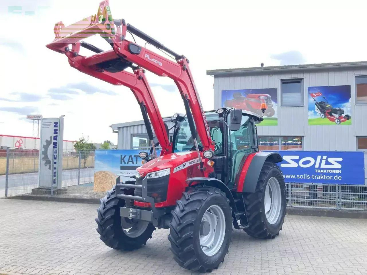 Massey Ferguson 5711m dyna 4 neue lagermaschine - Трактор: фото 1 Massey Ferguson 5711m dyna 4 neue lagermaschine - Трактор: фото 1