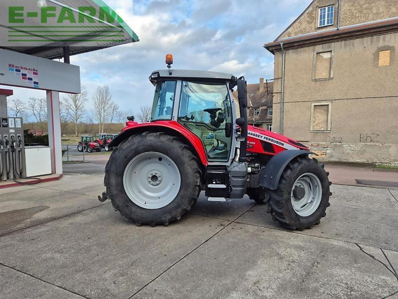 Massey Ferguson 5s.125 dyna-4 essential Essential - Трактор: фото 3 Massey Ferguson 5s.125 dyna-4 essential Essential - Трактор: фото 3