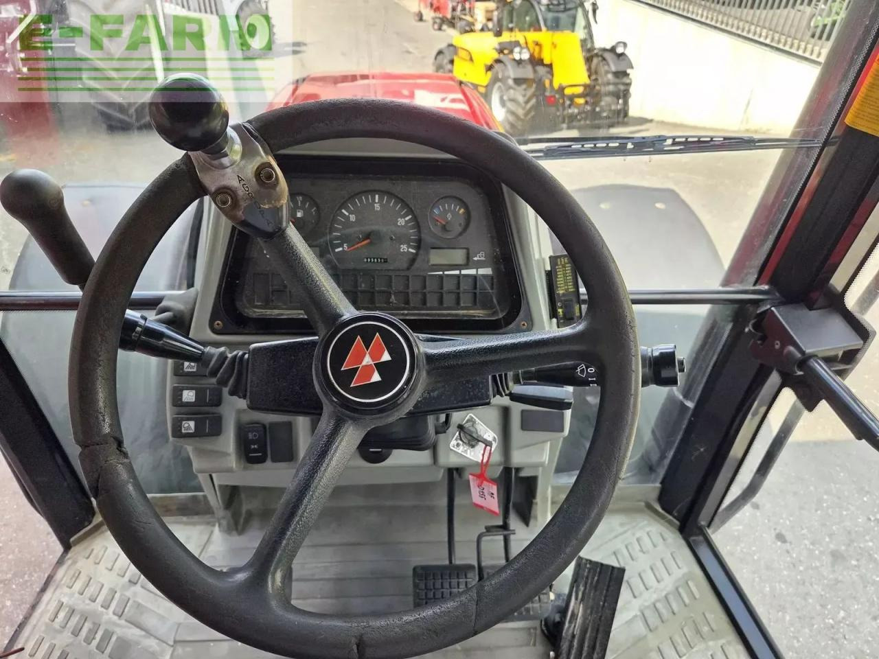 Трактор Massey Ferguson 6235-4: фото 18 Трактор Massey Ferguson 6235-4: фото 18