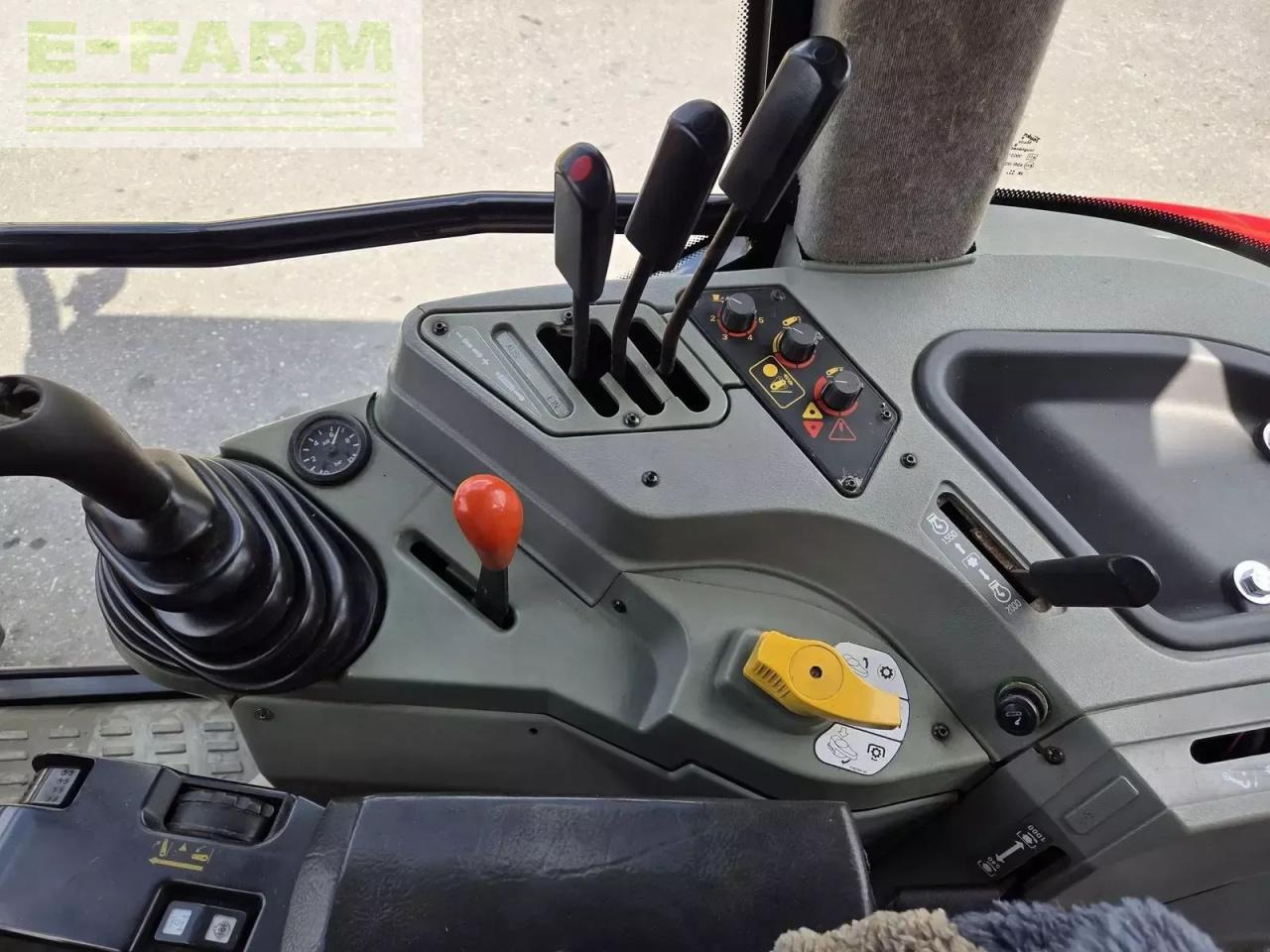 Трактор Massey Ferguson 6235-4: фото 22 Трактор Massey Ferguson 6235-4: фото 22