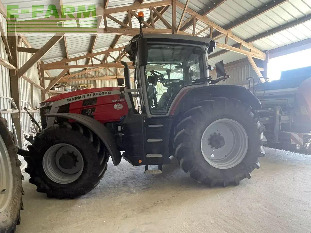 Massey Ferguson 8s.205 d7 - Трактор: фото 3 Massey Ferguson 8s.205 d7 - Трактор: фото 3