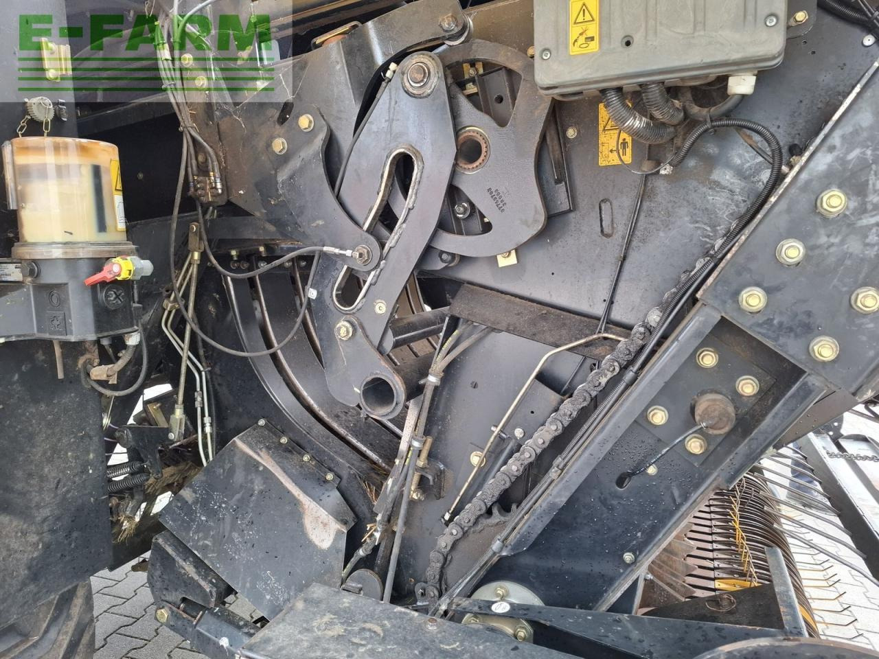 Пресс-подборщик тюковый New Holland bb 9070: фото 14 Пресс-подборщик тюковый New Holland bb 9070: фото 14