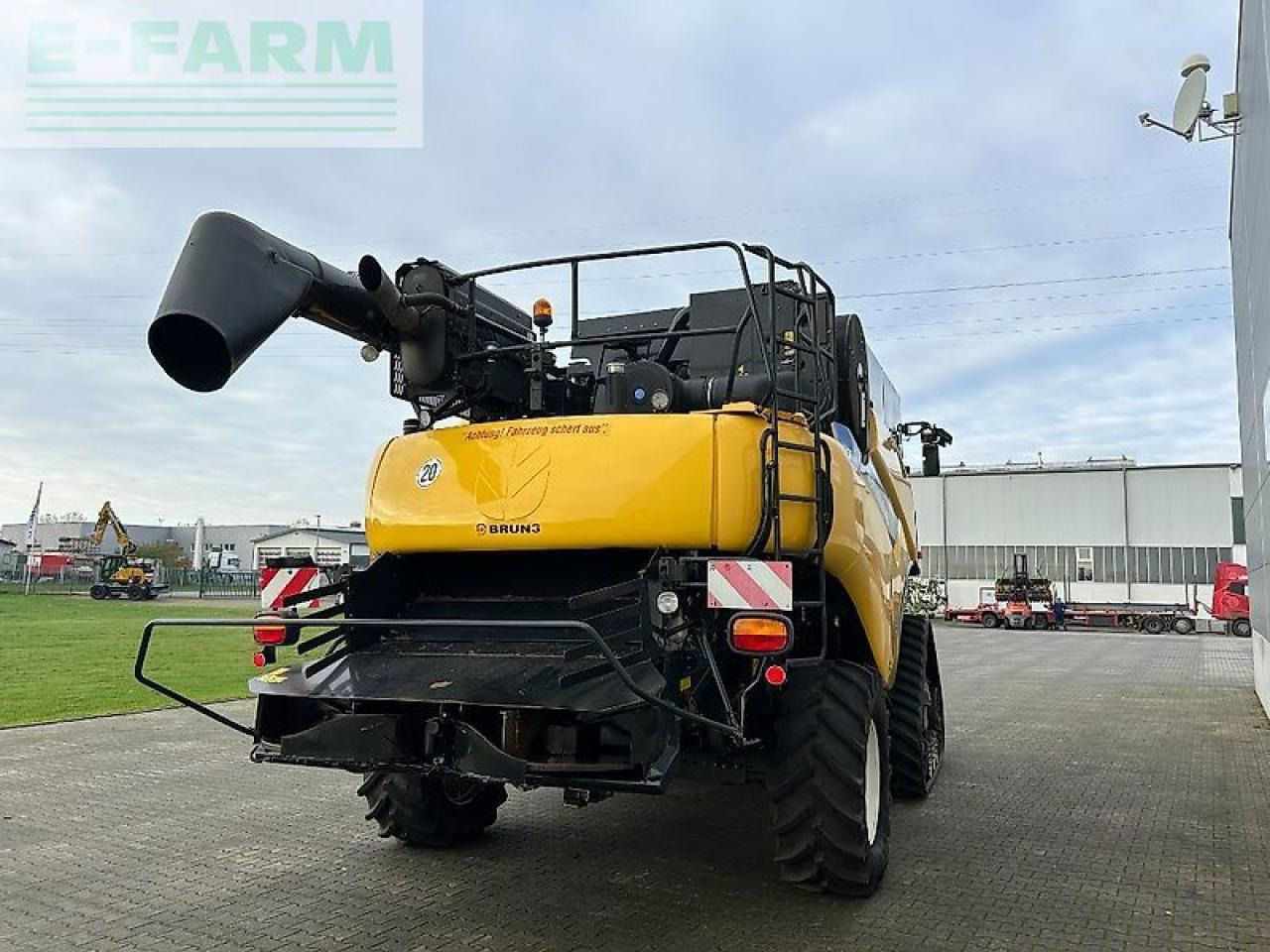 New Holland cr 9090 raupe scr - Зерноуборочный комбайн: фото 5 New Holland cr 9090 raupe scr - Зерноуборочный комбайн: фото 5