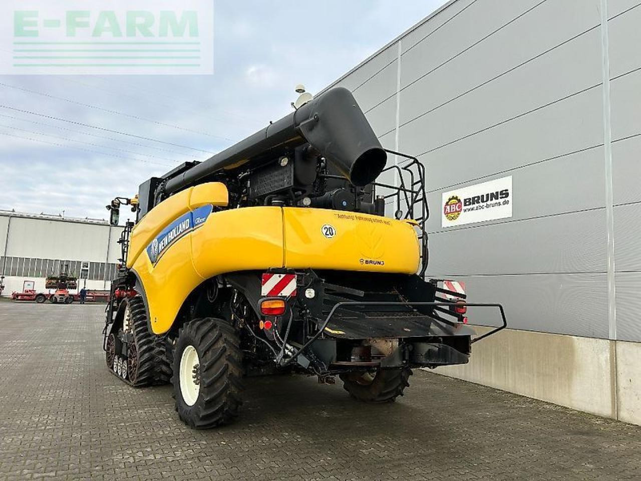 New Holland cr 9090 raupe scr - Зерноуборочный комбайн: фото 4 New Holland cr 9090 raupe scr - Зерноуборочный комбайн: фото 4