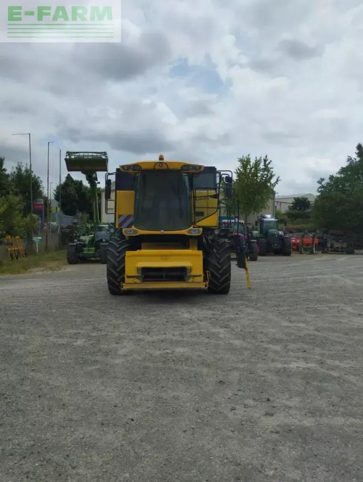 New Holland csx 7050 - Зерноуборочный комбайн: фото 3 New Holland csx 7050 - Зерноуборочный комбайн: фото 3