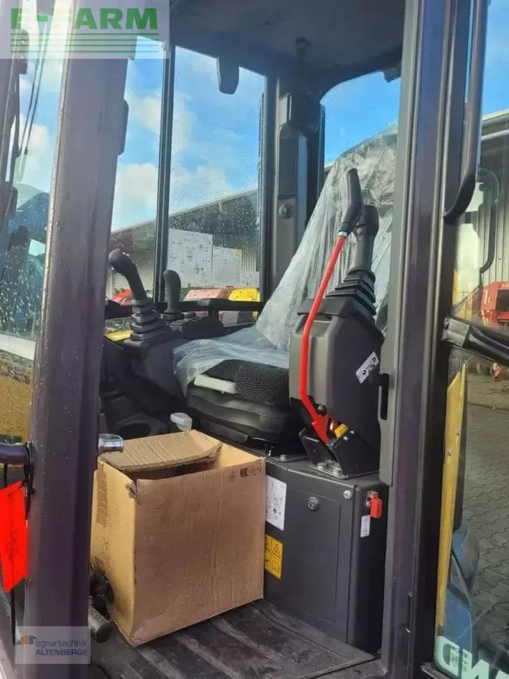 New Holland e55d - Мини-экскаватор: фото 2 New Holland e55d - Мини-экскаватор: фото 2