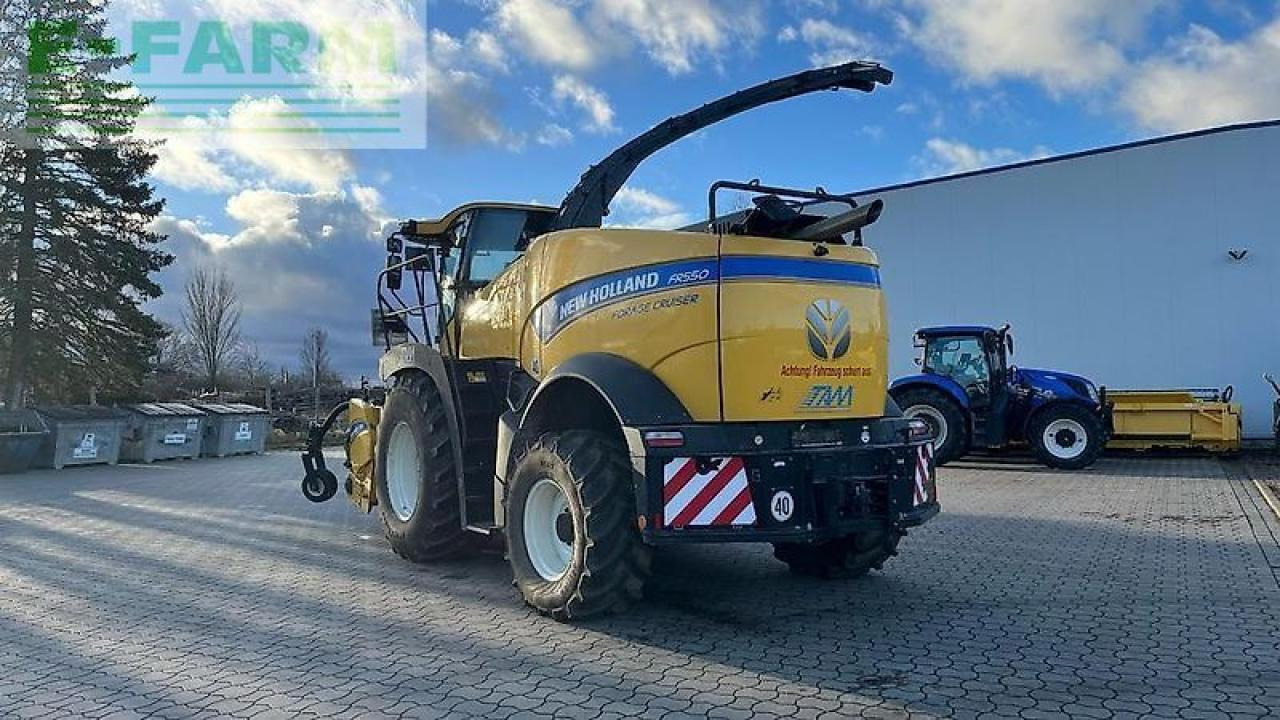 New Holland fr 550 häcksler inkl. pickup + maisgebiss bruttopreis - Кормоуборочный комбайн: фото 2 New Holland fr 550 häcksler inkl. pickup + maisgebiss bruttopreis - Кормоуборочный комбайн: фото 2
