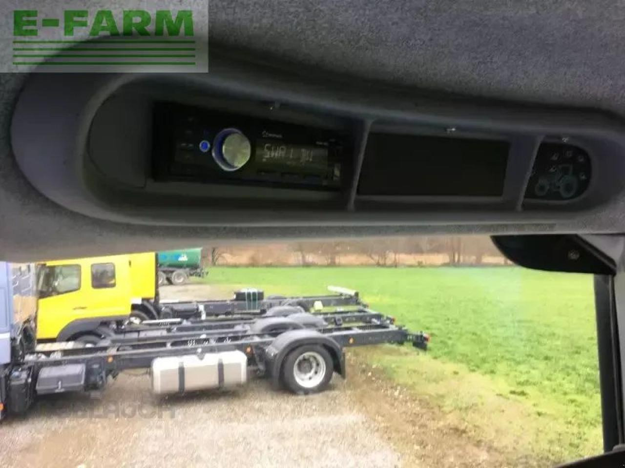 Трактор New Holland t 6020: фото 8