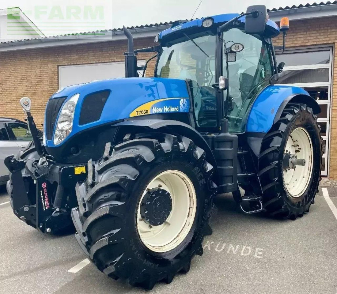 New Holland t 7030 - Трактор: фото 1 New Holland t 7030 - Трактор: фото 1