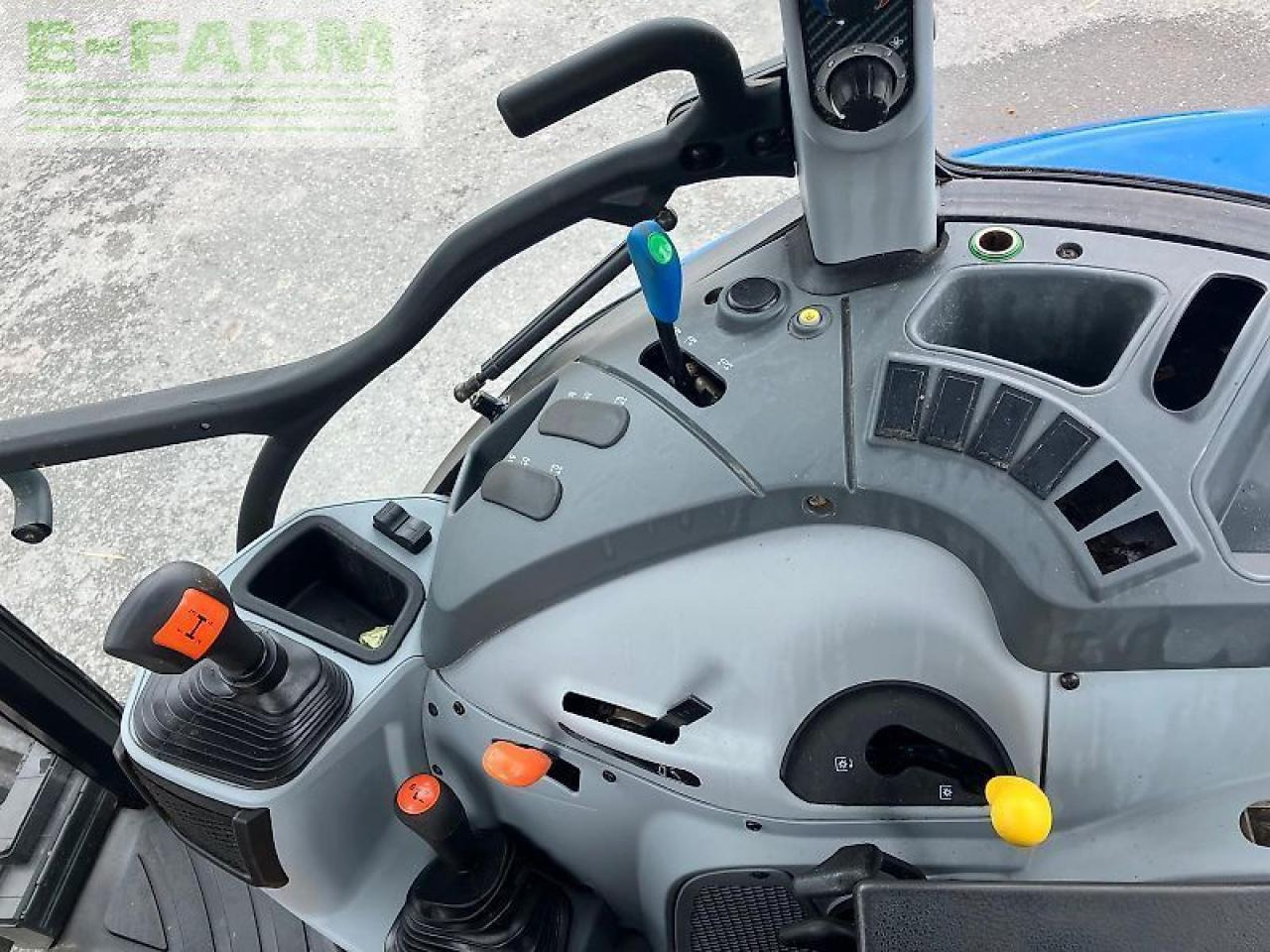 New Holland t4.55 - Трактор: фото 3 New Holland t4.55 - Трактор: фото 3