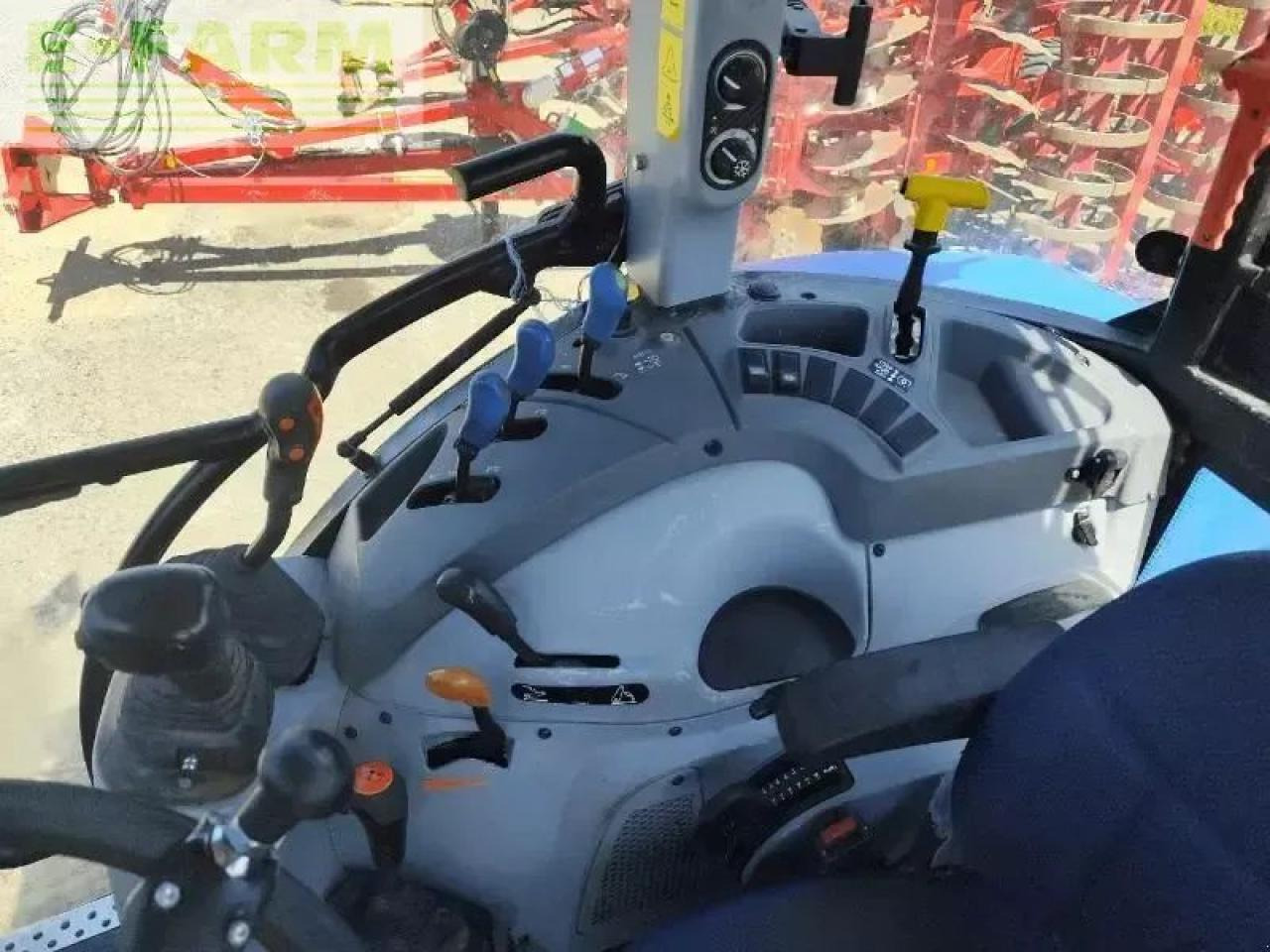 Трактор New Holland t5.95: фото 7