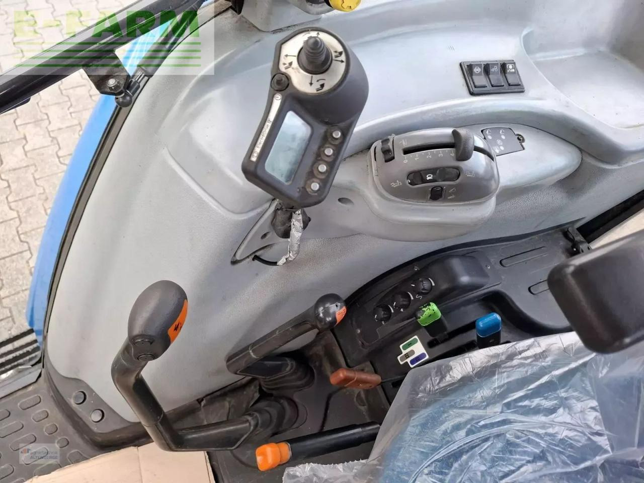 Трактор New Holland t5050: фото 10