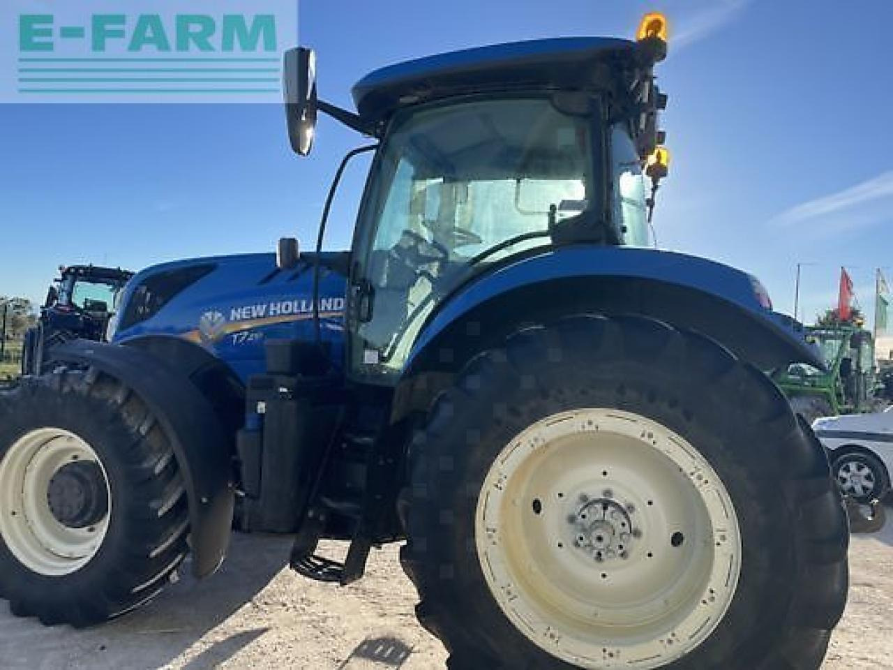 New Holland t7.210 - Трактор: фото 4 New Holland t7.210 - Трактор: фото 4