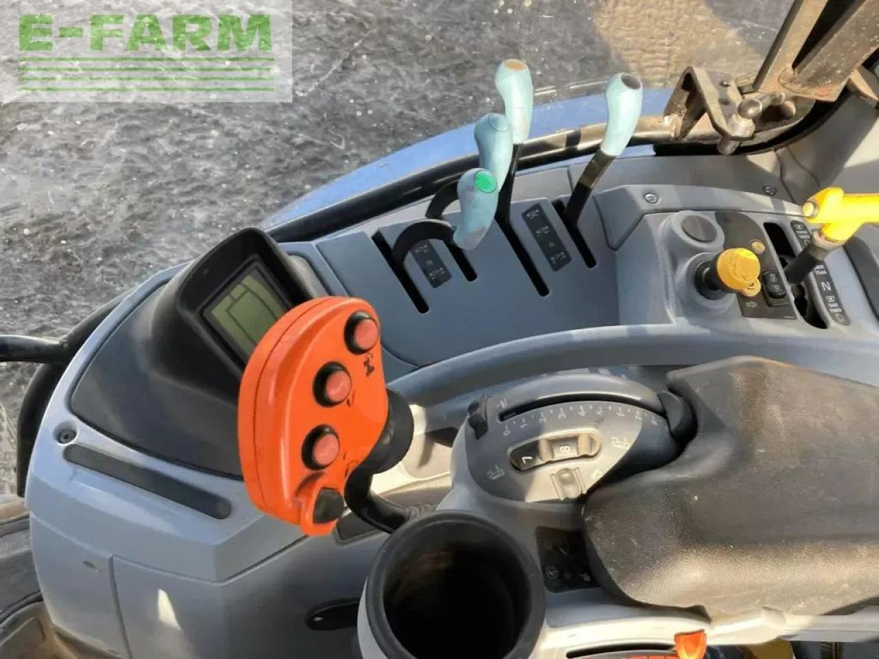 New Holland t7.210 rc s5 - Трактор: фото 4 New Holland t7.210 rc s5 - Трактор: фото 4