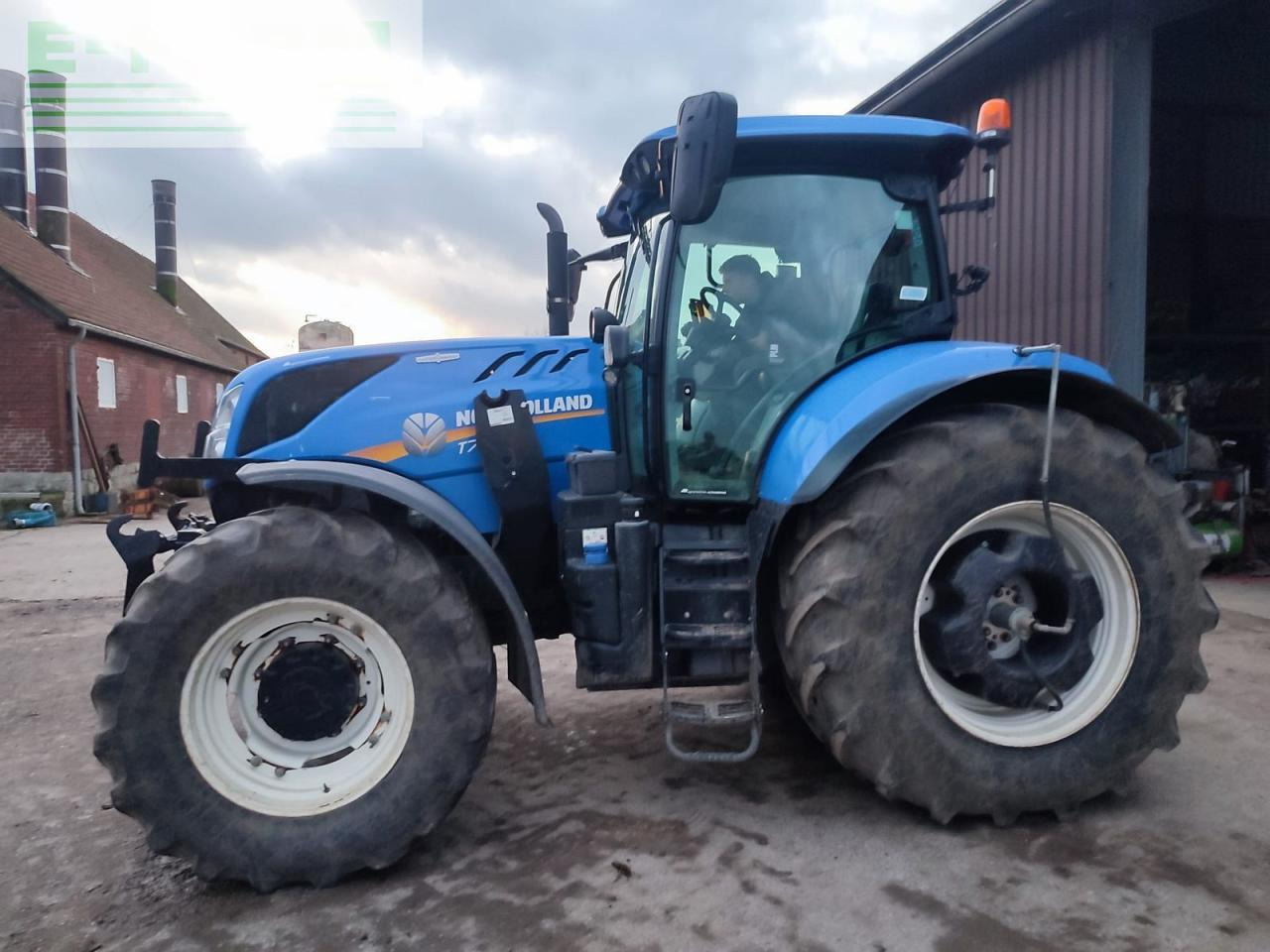 New Holland t7.230 ac - Трактор: фото 2 New Holland t7.230 ac - Трактор: фото 2