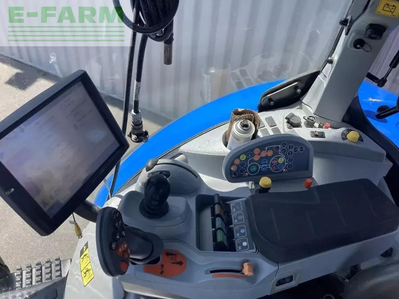 New Holland t7.270 auto command - Трактор: фото 2 New Holland t7.270 auto command - Трактор: фото 2