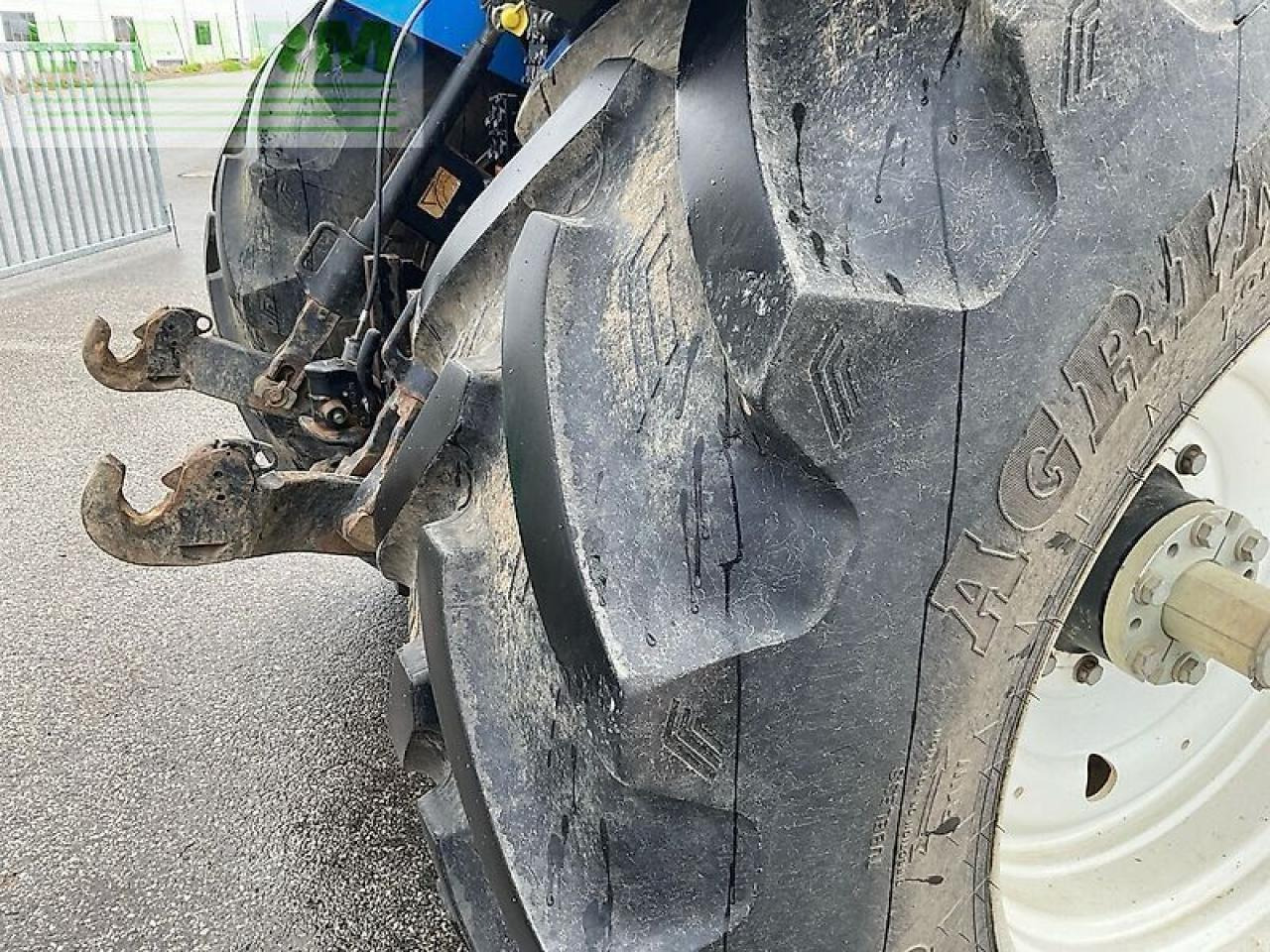 Трактор New Holland t7050: фото 16