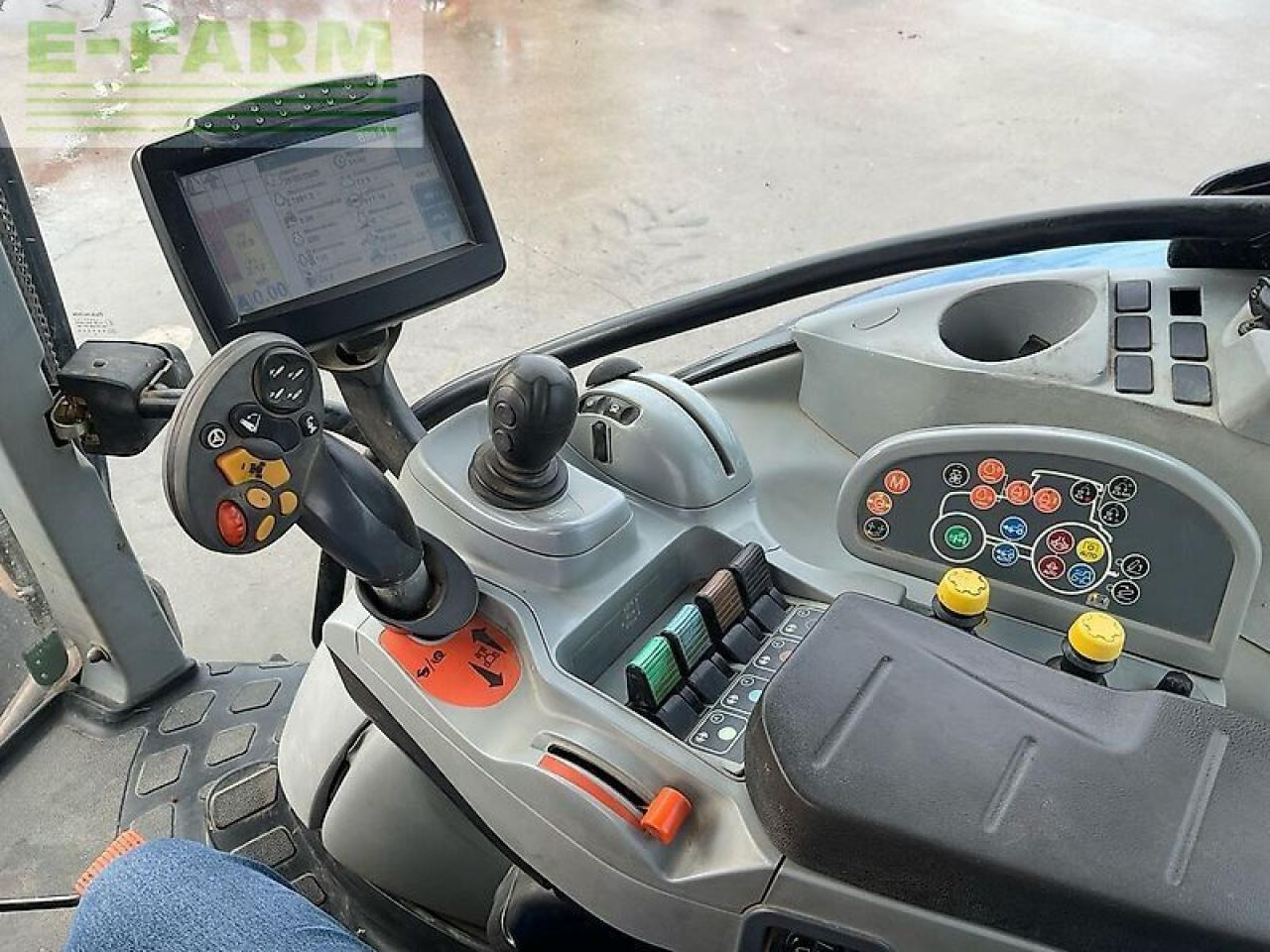 Трактор New Holland t7050: фото 21