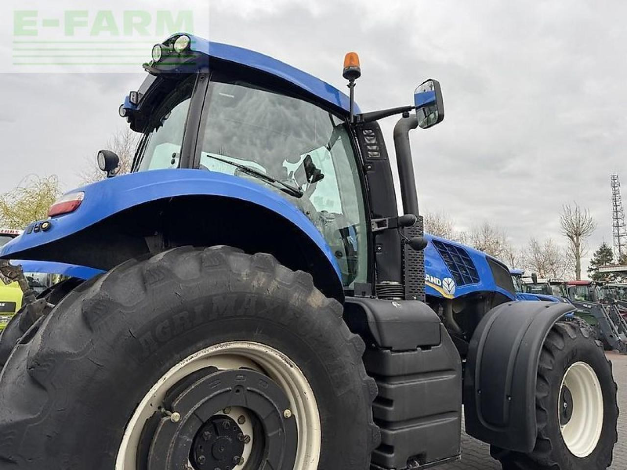 Трактор New Holland t8.330 ultra command: фото 23