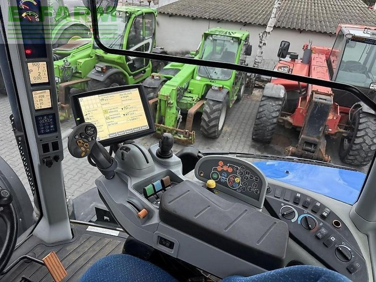 Трактор New Holland t8.330 ultra command: фото 13